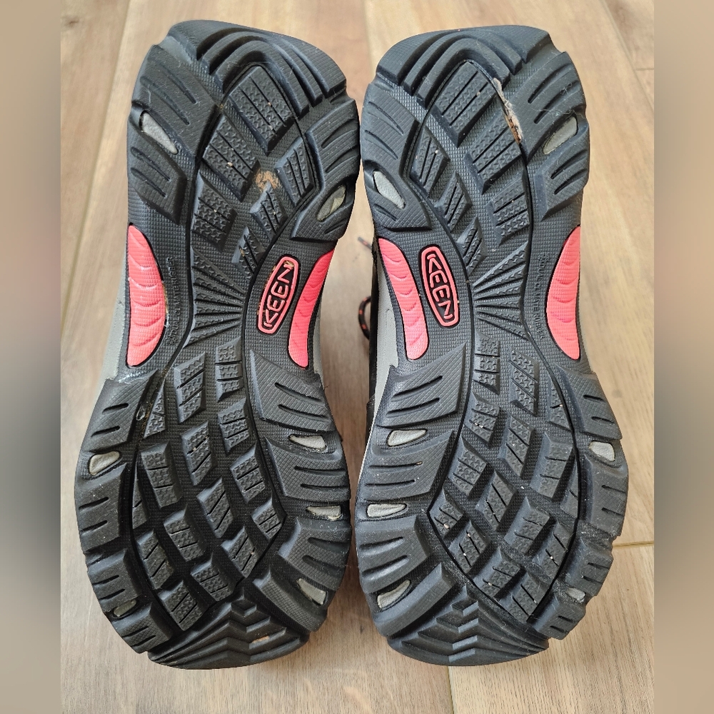 KEEN Women's Black and Pink Hiking Boots - Picture 5 of 7